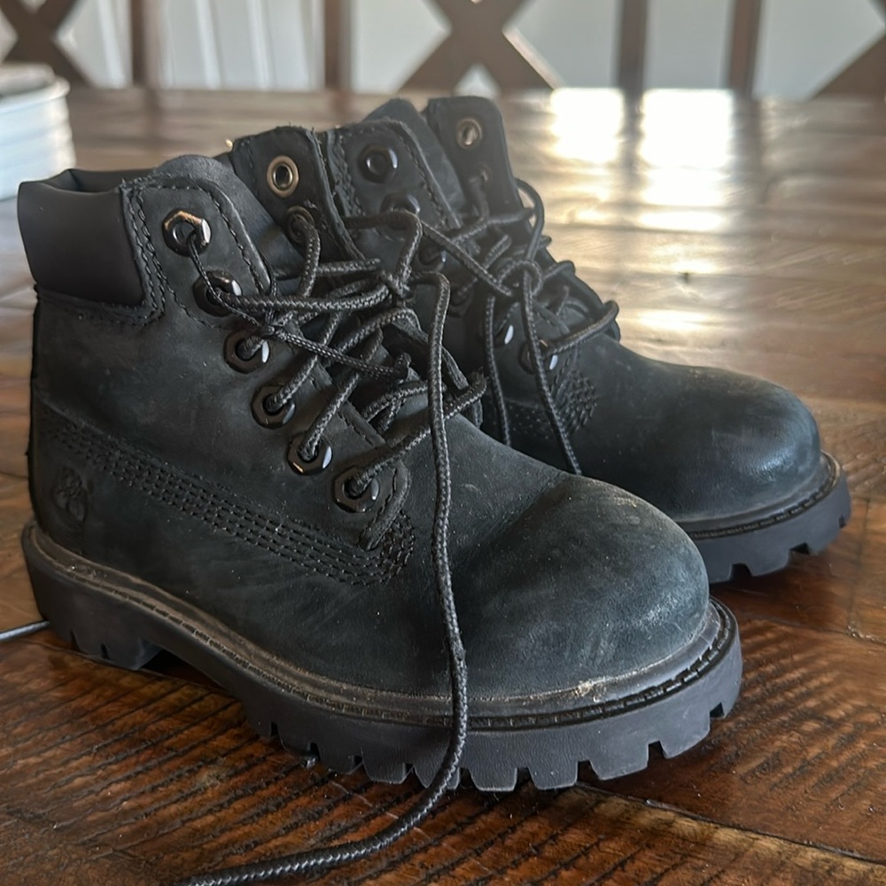 Black Timberland kids shoes size 9c